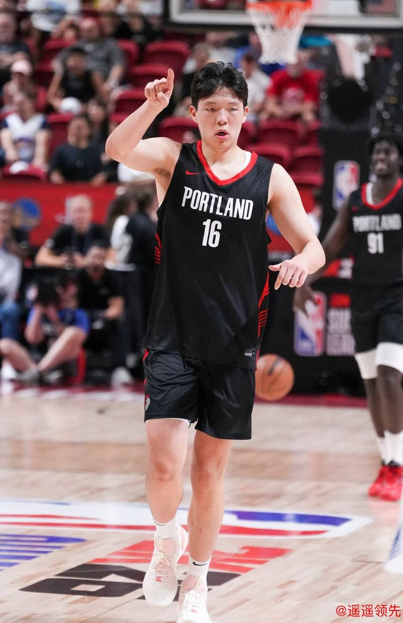 开拓者5分客胜马刺 杨瀚森防守积极