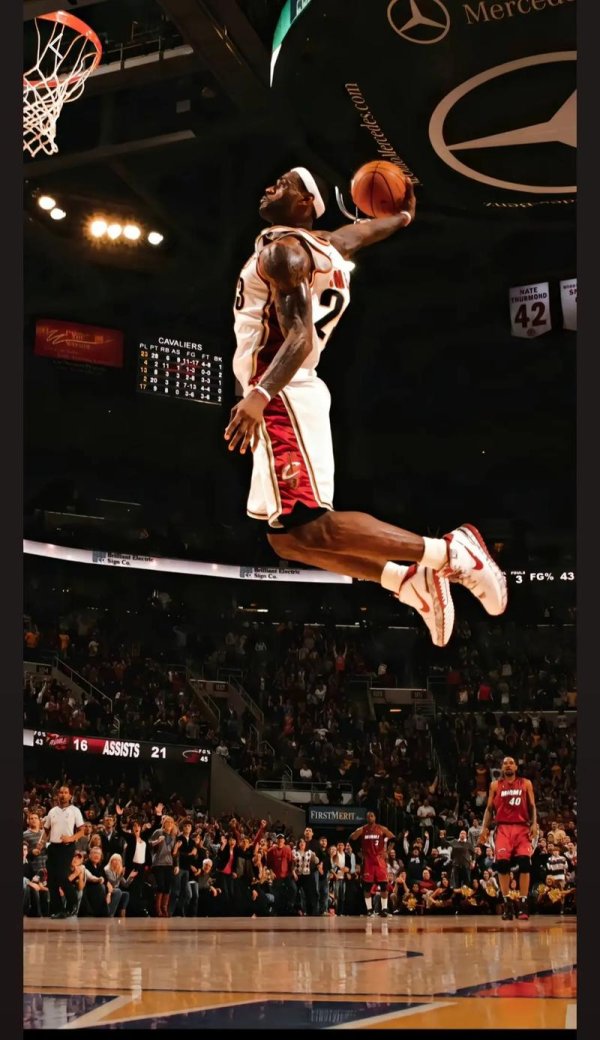 韦德体育 詹姆斯即便200岁依旧飞身扣篮,回应朋友盛赞幽默十足!