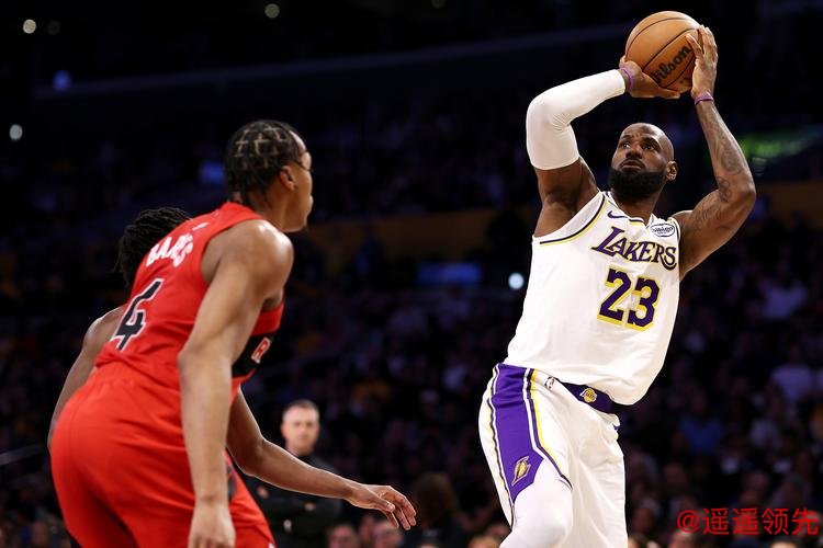 詹姆斯得分突破51000分成NBA历史第一人 湖人胜猛龙