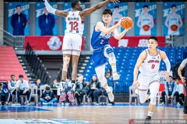 韦德体育下载 王瑞泽24分青岛负广州 胡金秋20分广厦胜天津